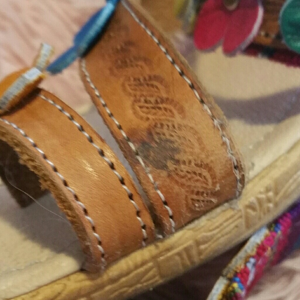 Colorful Toe Sandals - Picture 6 of 6